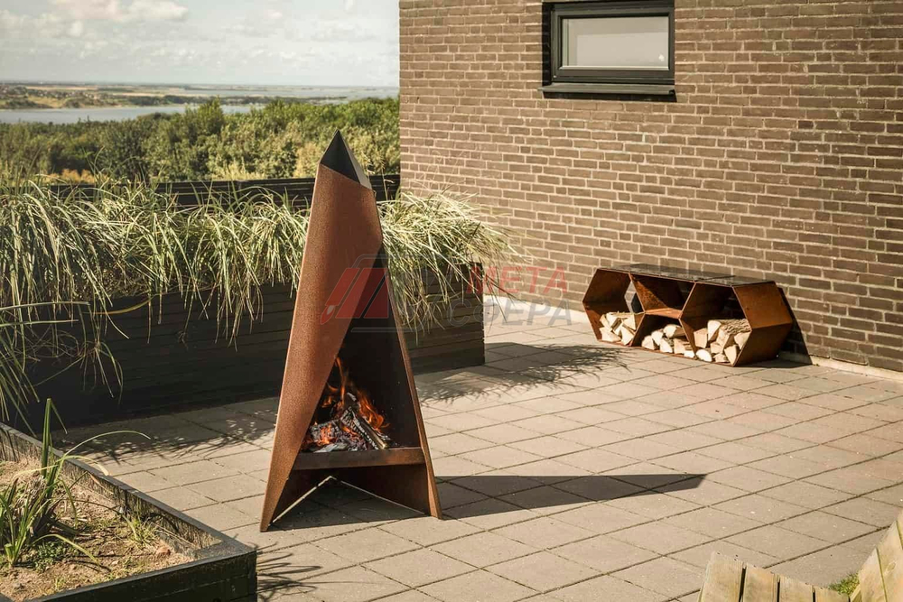 Уличный камин Пирамида