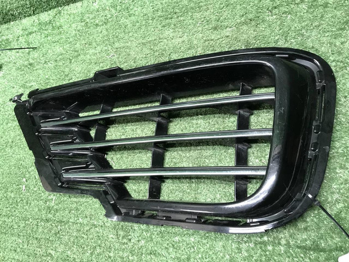 Решетка перед бампера VW Touareg 2 NF 14-18 R-Line