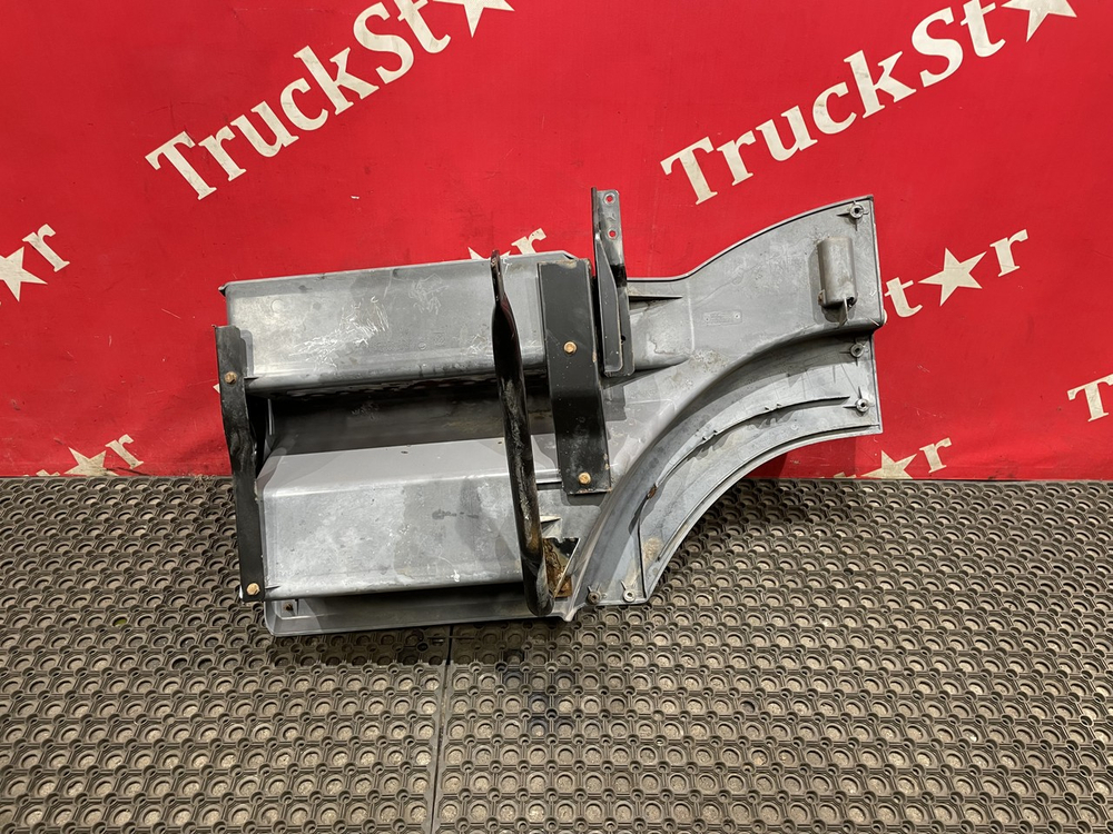 Корпус подножек правый