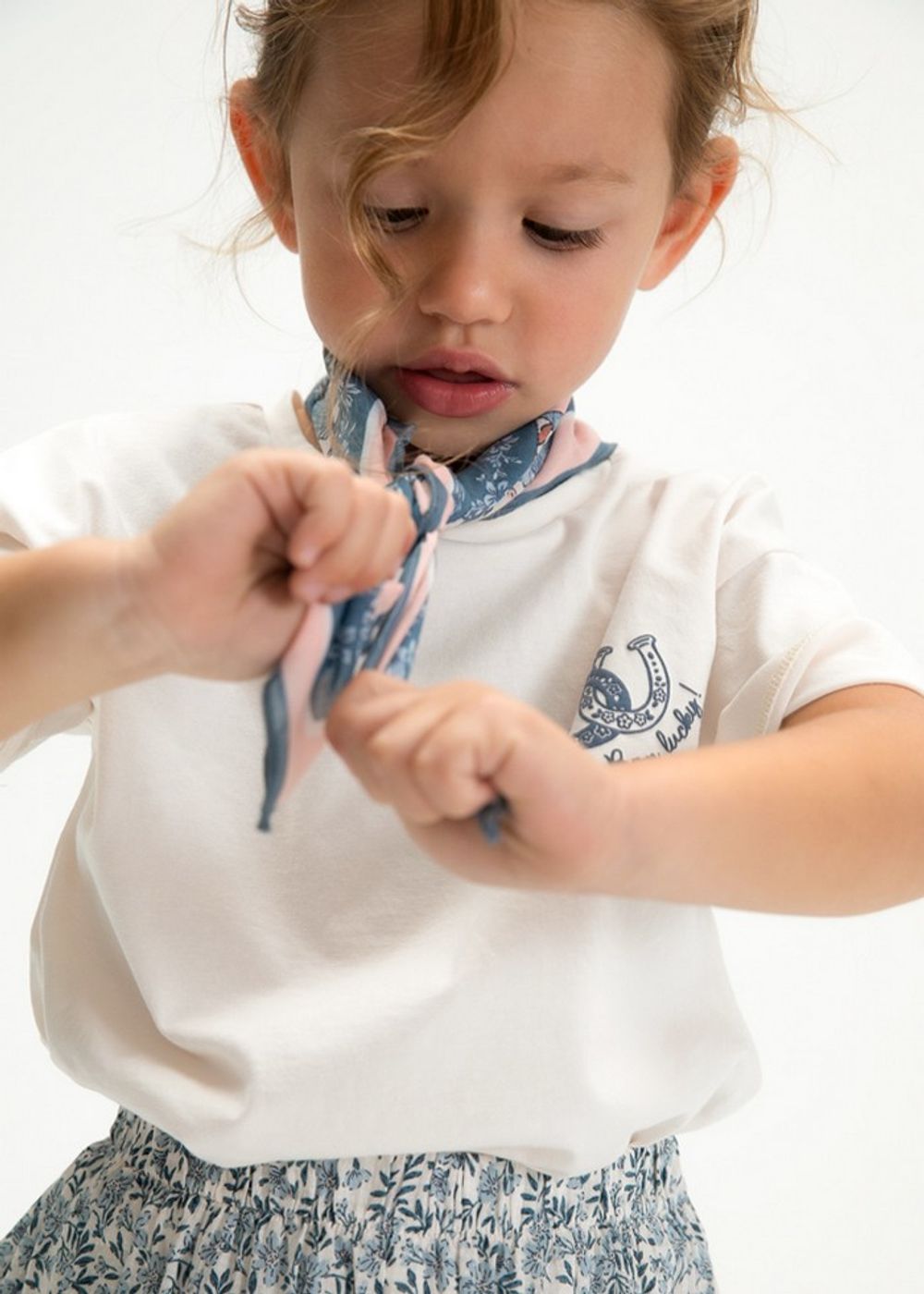 футболка с платком