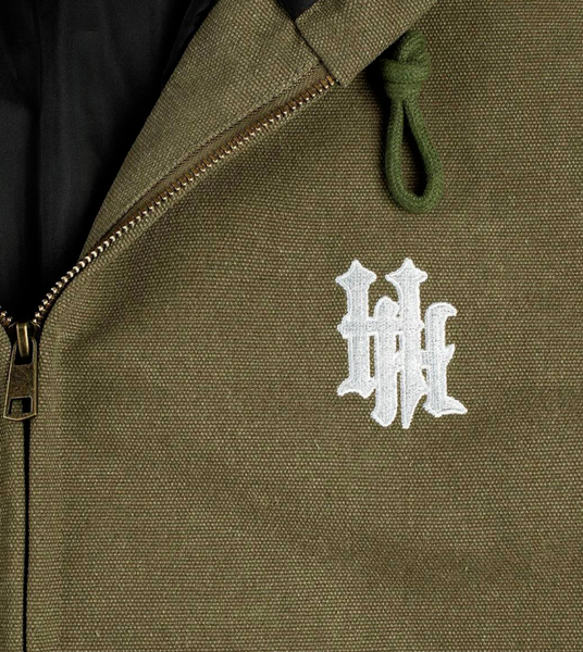 Вышивка на мерче: рельефная история вашего бренда