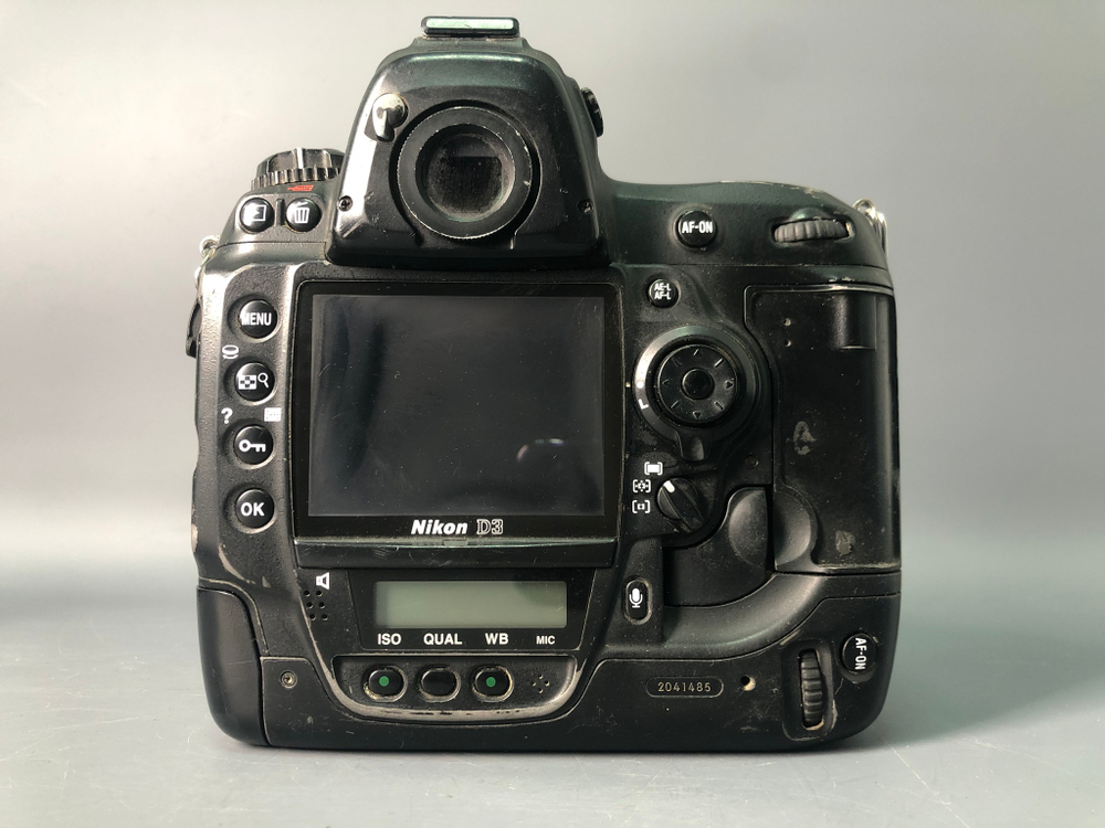 Nikon D3 539.000 кадров пробега, не закрывается шторка, пыль на матрице.