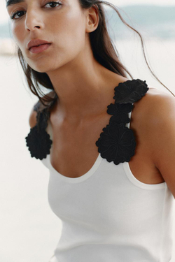 ZARA ТОП С ЦВЕТОЧНОЙ АППЛИКАЦИЕЙ, БЕЛЫЙ/ЧЕРНЫЙ