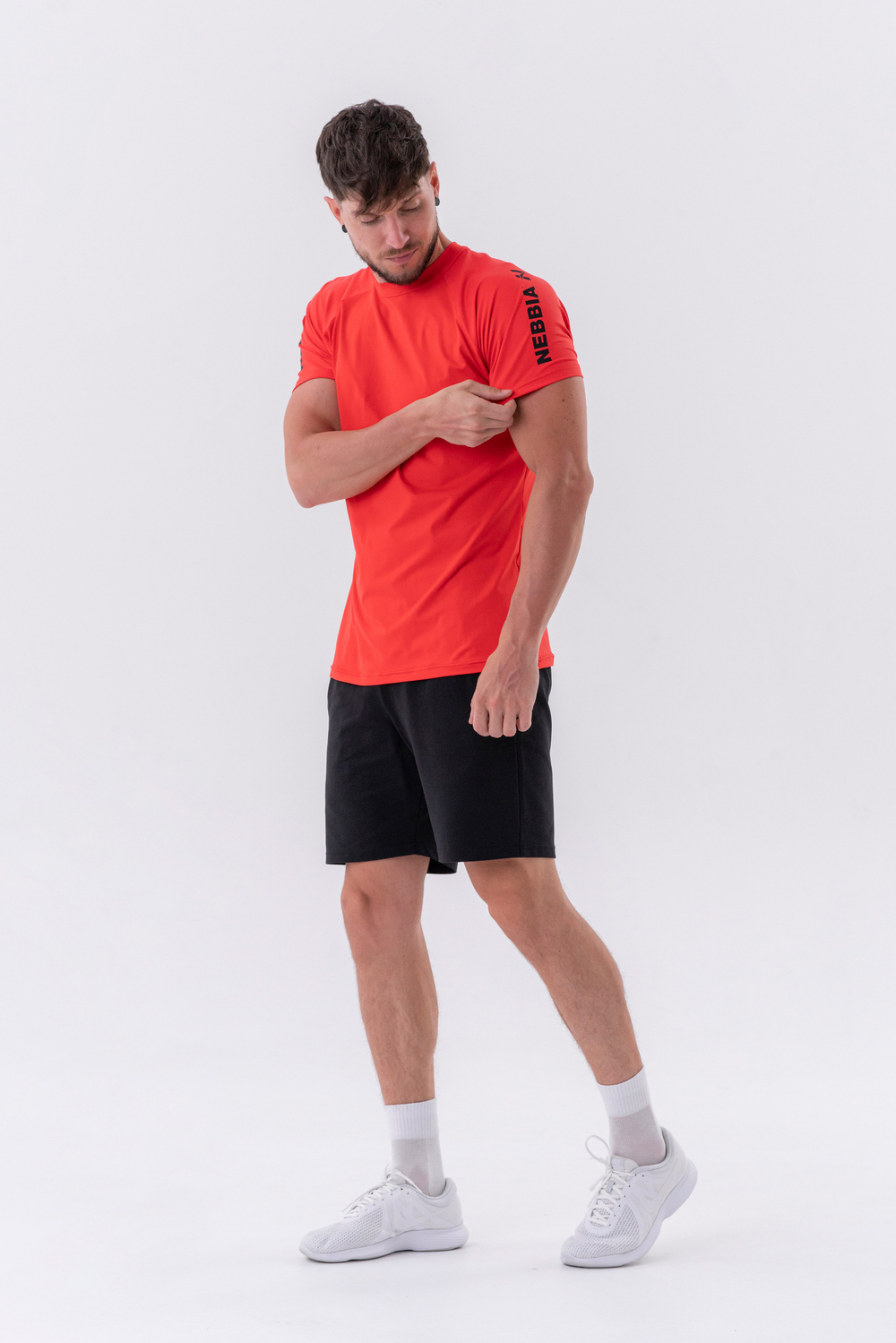 Мужская футболка Nebbia Sporty Fit T-shirt “Essentials” 326 Red
