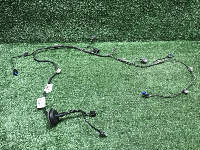 Проводка заднего бампера Hongqi H5 1 (2017-2022)