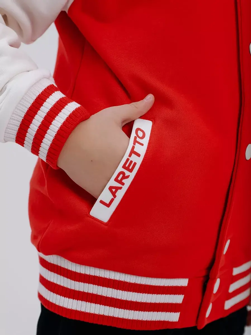 Красный бомбер для школы и сада