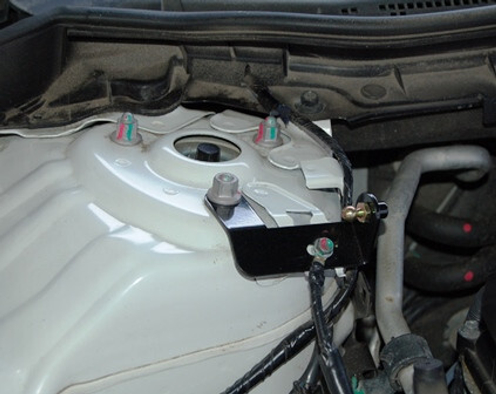 Амортизатор (упор) капота на Mazda 6 08-06(с 2013 г.в.)Autoinnovation