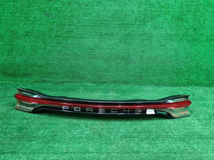 Фонарь крышки багажника Porsche Macan 95b (18-21)