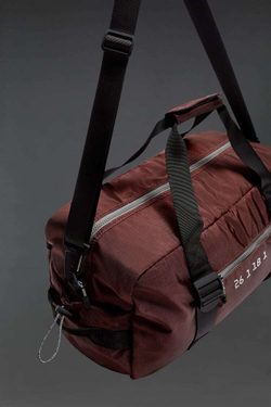 ZARA СУМКА-БОУЛИНГ В СПОРТИВНОМ СТИЛЕ, ГРАНАТОВЫЙ