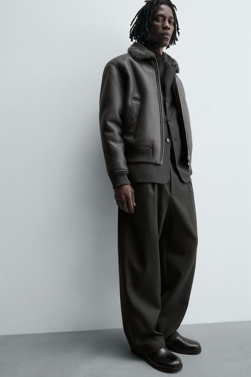 ZARA ДУБЛЕНКА ИЗ ИСКУССТВЕННОЙ КОЖИ, АНТРАЦИТОВО-СЕРЫЙ