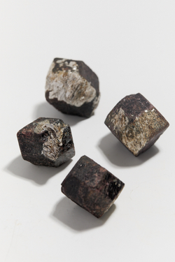 Альмандин (гранат) кристалл S