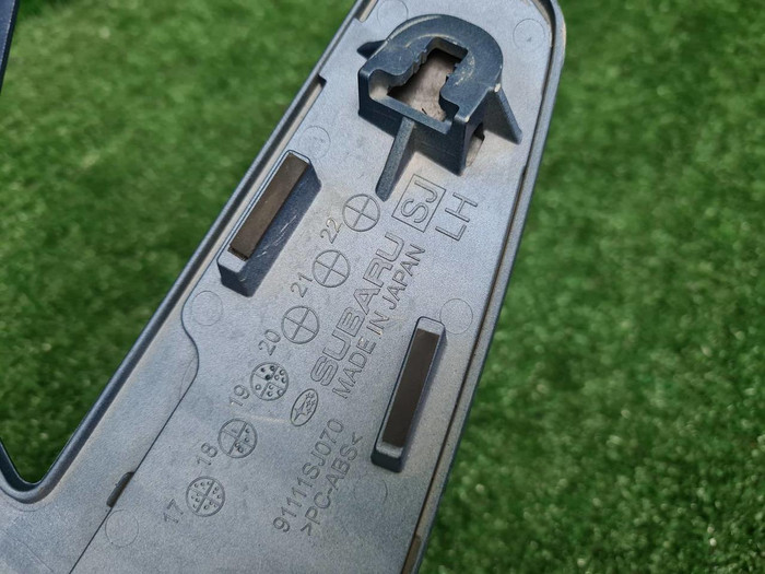 Накладка крышки багаж. Subaru Forester 5 SK 18-нв