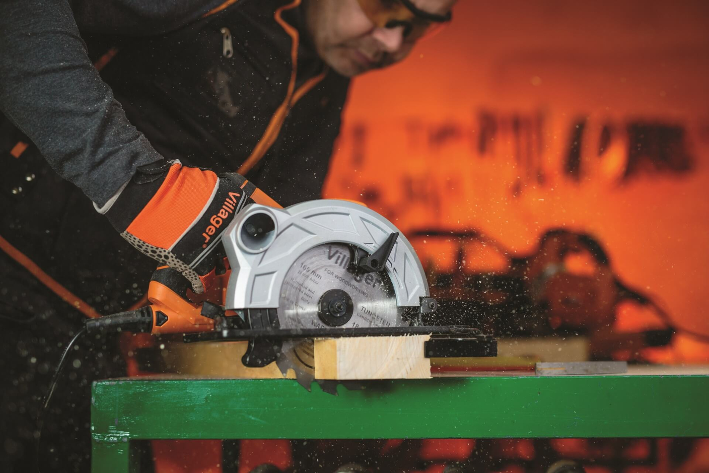 Гид по пильным дискам и оснастке: как выбрать полотно для идеального реза древесины, металла или пластика