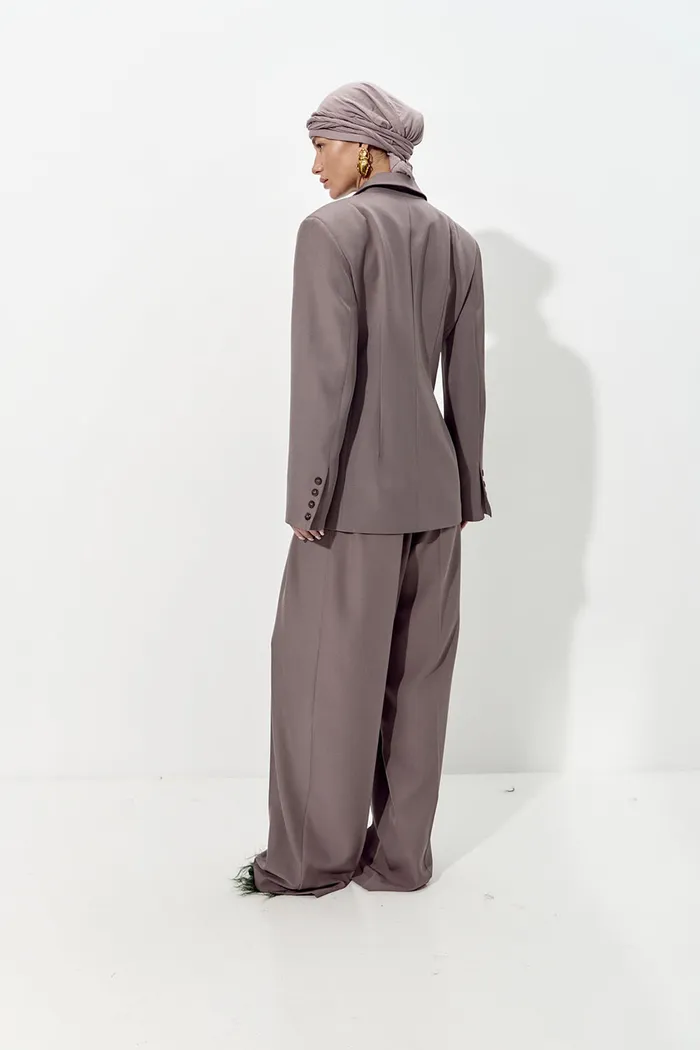 Приталенный пиджак "песочные часы" цвета тауп