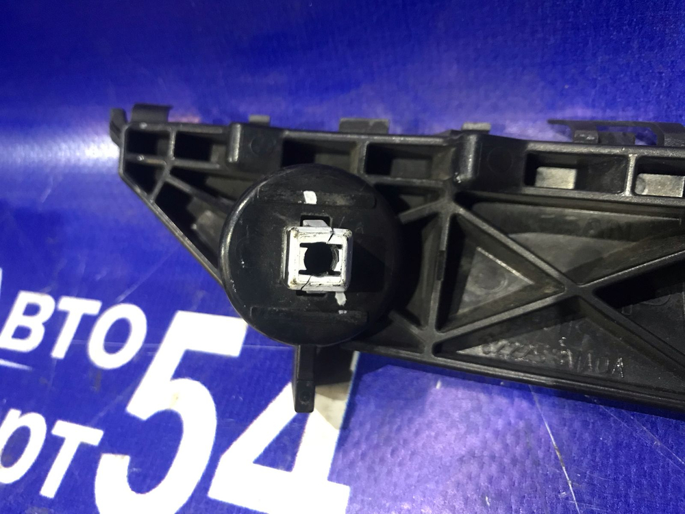 Крепление бампера переднее левое NISSAN NOTE 2012-2016