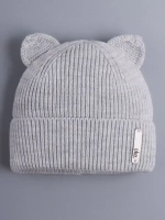 Шапка вязаная демисезонная с ушками