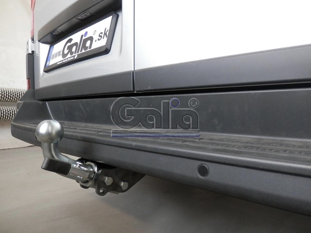 Фаркоп оцинкованный Galia V085A для Volkswagen Crafter фургон со ступенькой, одинарные колеса сзади 2017-(паспорт и сертификат в комплекте)(без электрики)