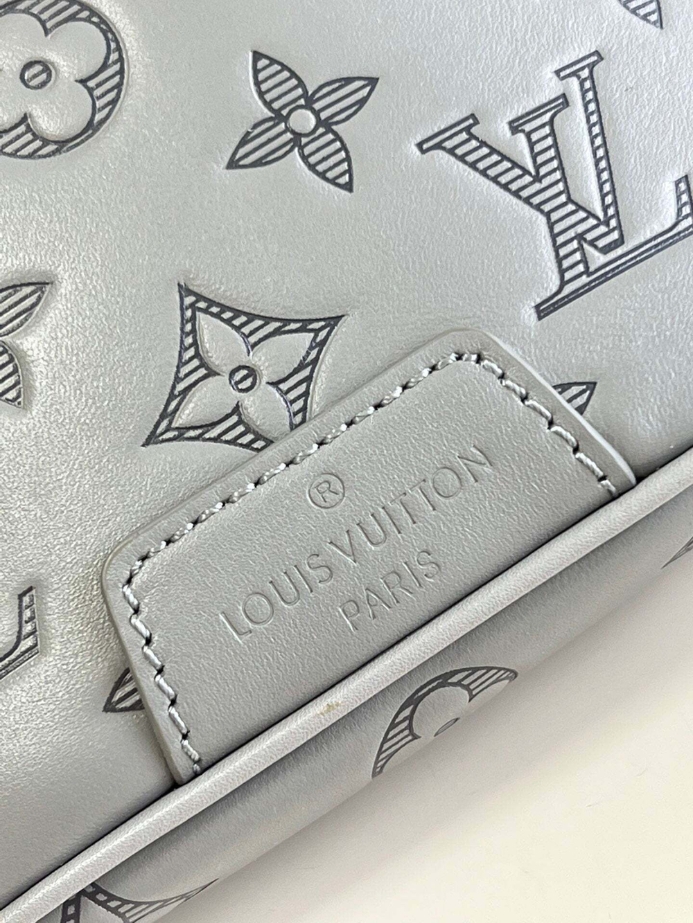 Louis Vuitton Discovery Bumbag