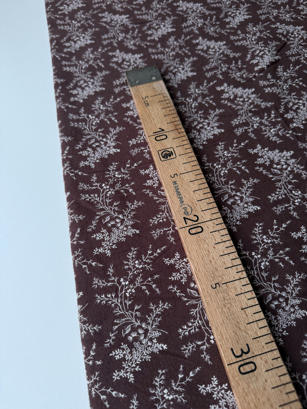 Фланель Грация на шоколадном фоне