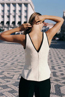 ZARA ЖАККАРДОВЫЙ ТОП С БАСКОЙ, ЭКРЮ