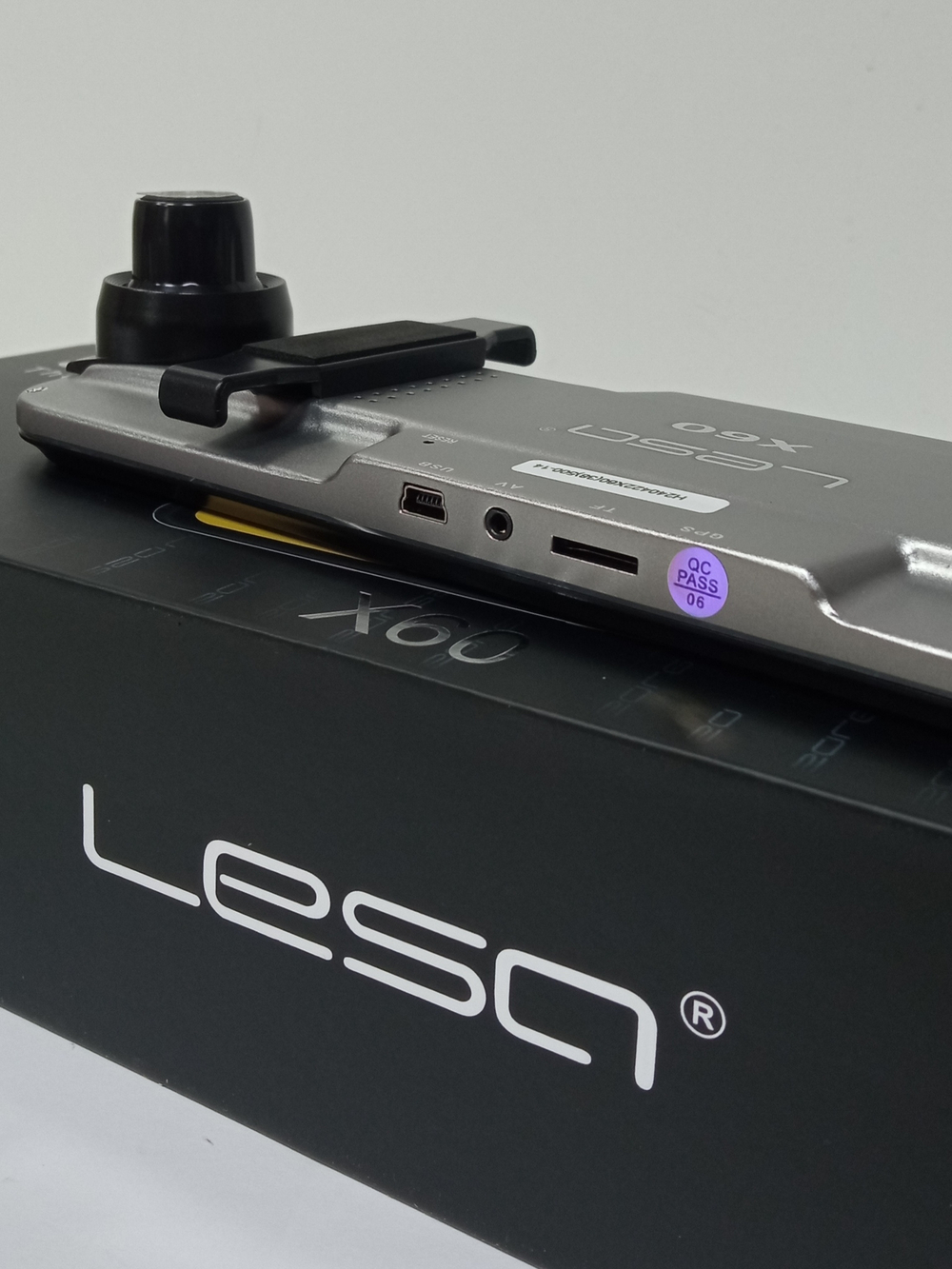 Видеорегистратор в зеркале с двумя камерами LESA X60