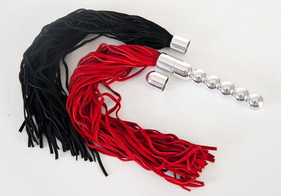 Анальный стимулятор Toyfa с двумя сменными плетками (Цвет: серебряный с черным и красным)