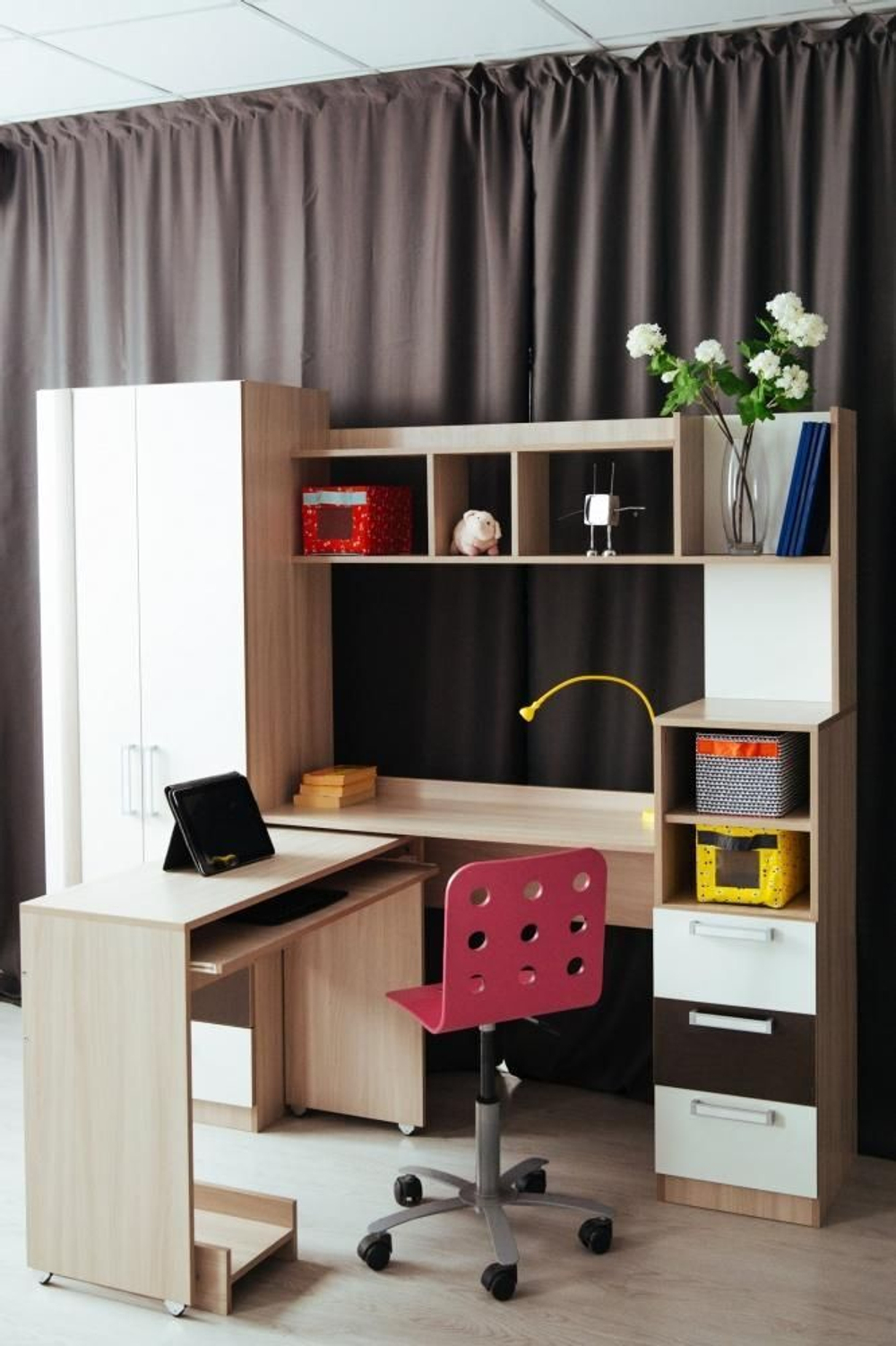 Стол компьютерный с ящиками и полками Ясень Шимо Светлый/Белый/Арабика 195х43х180 см