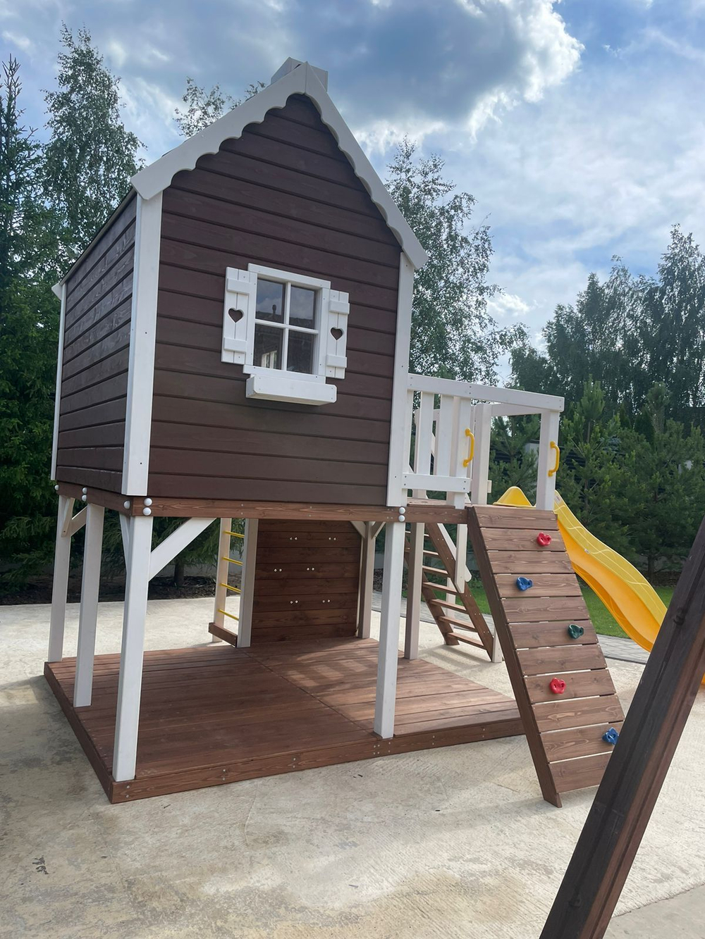 Детский игровой домик со спортивной секцией