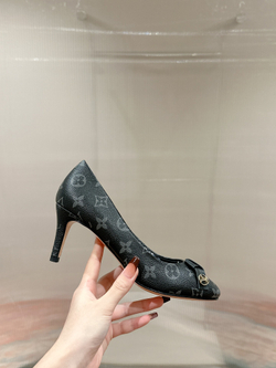 Louis Vuitton Pump (4 colors)