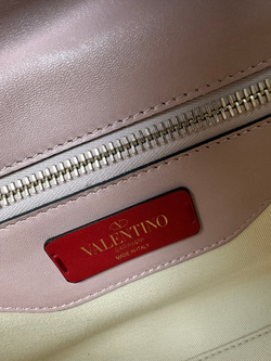 Сумка Valentino Garavani Candystud Crossbody Bag Leather