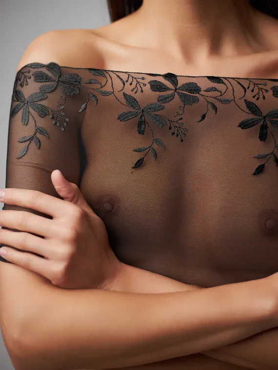 05-113 Вышивка на неэл. сетке 22 см, черный (левая)