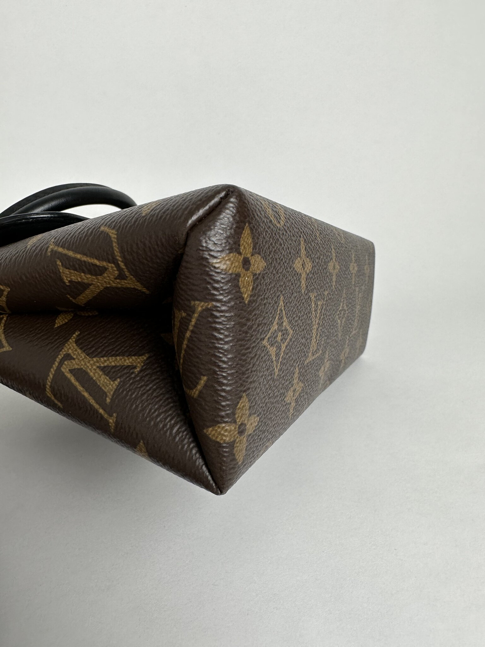 Сумка Louis Vuitton Locky BB
