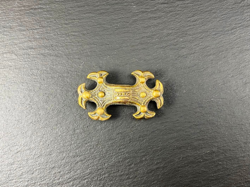 Фибула. Старая Ладога, Бирка 9-10 в. (равноплечная)