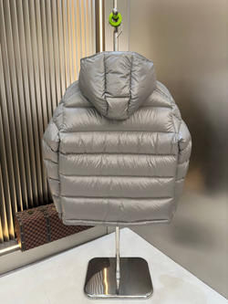 Пуховик Moncler