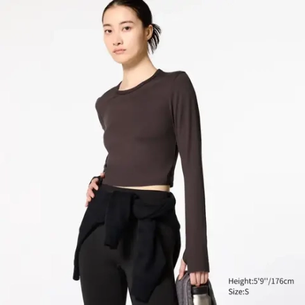 UNIQLO УКОРОЧЕННАЯ ФУТБОЛКА ULTRA STRETCH AIRISM, ТЕМНО-КОРИЧНЕВЫЙ