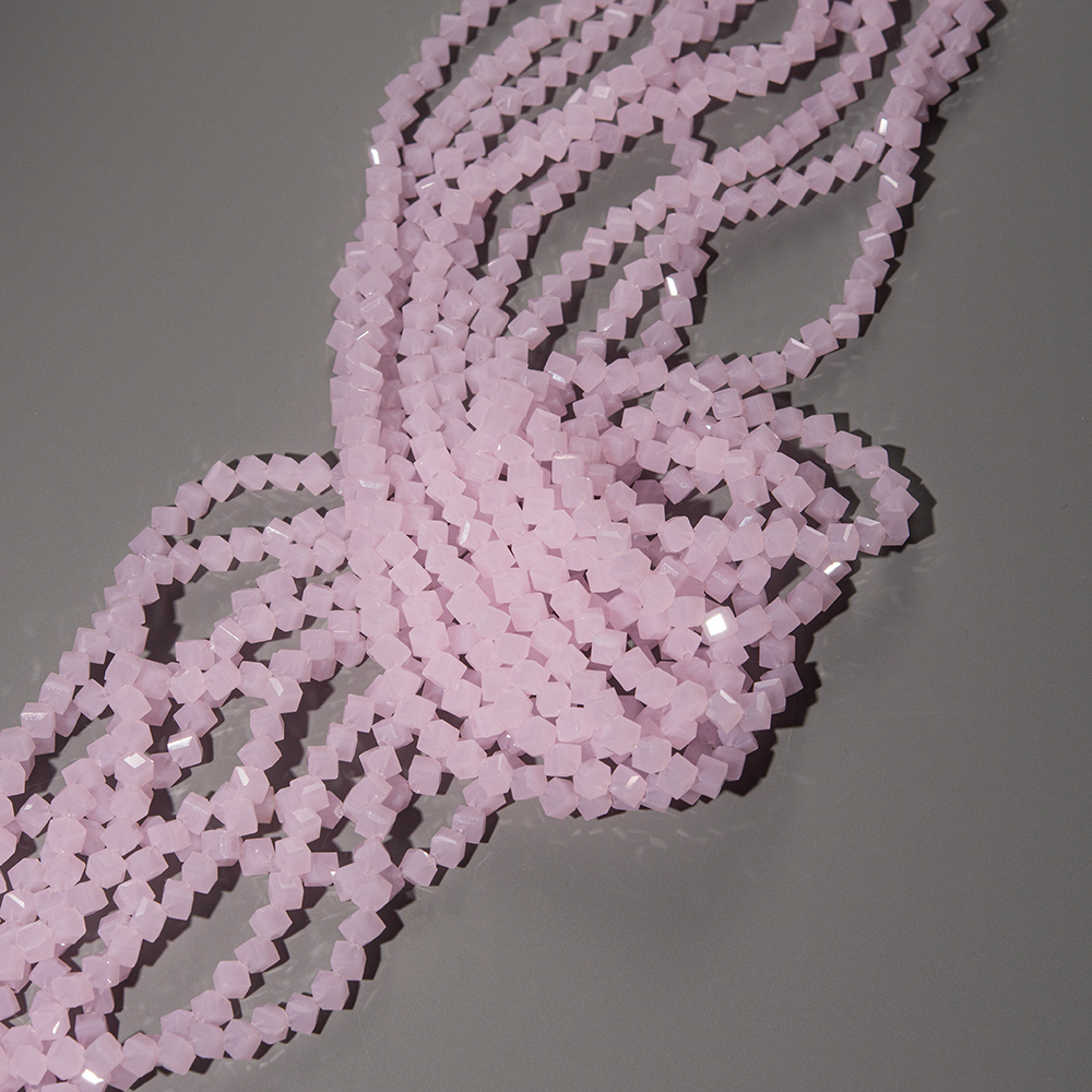 Хрустальные бусины, оттенок "Розовый опал", 5мм, куб с гранями
