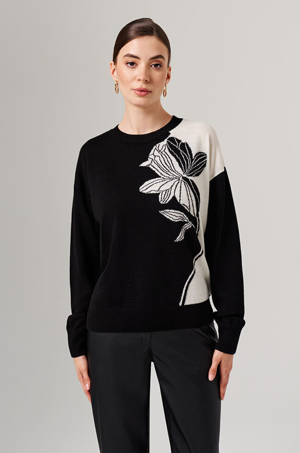 23130 Джемпер женский (черно-молочный)