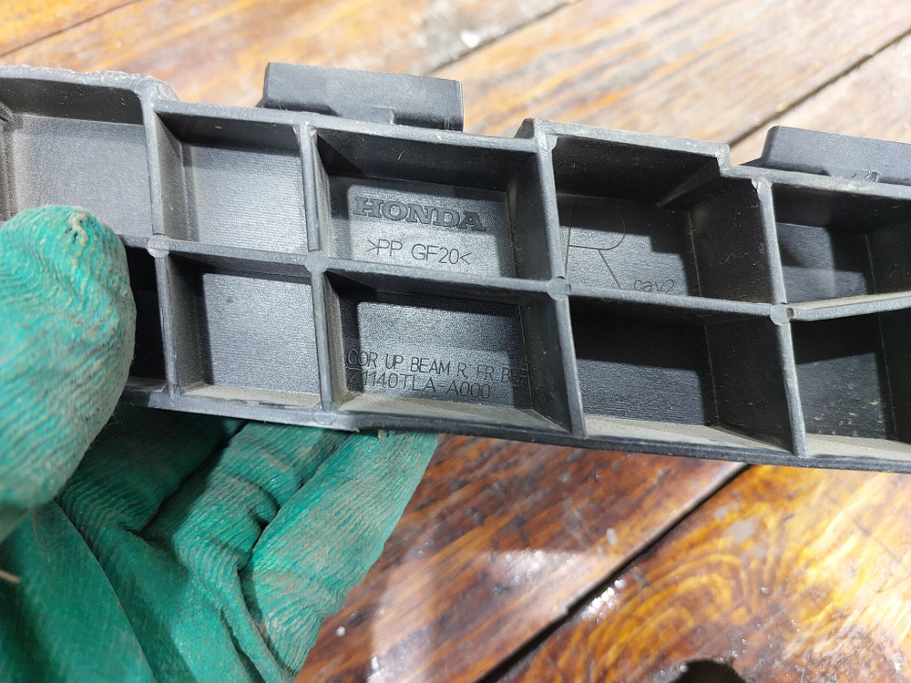 Кронштейн фары правый Honda CR-V 5 (RW) 16-нв Б/У Оригинал 71140TLAA000