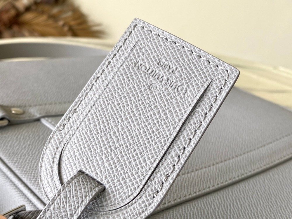 Louis Vuitton Porte Documents Voyage PM