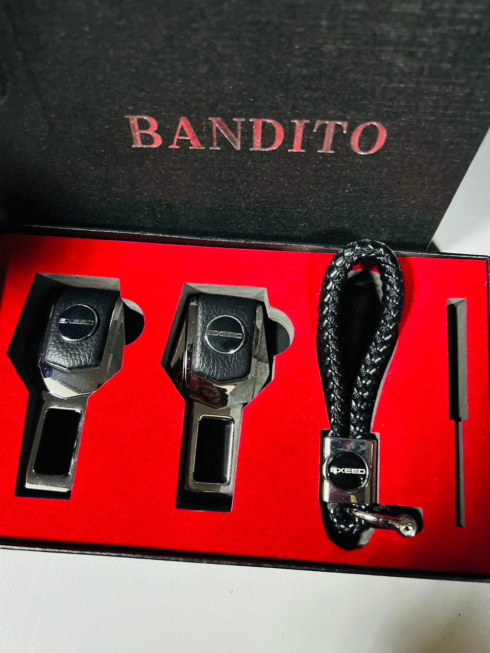 Заглушка ремня безопасности НАБОР "EXEED" (2заглушки+брелок+отвертка) K-105EX