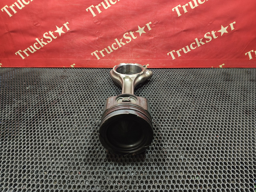 Поршень с шатуном 2020г