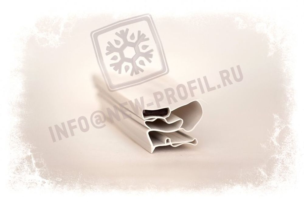 Уплотнитель для холодильника Zanussi ZRB 334 WO х.к 990*570 мм (022)