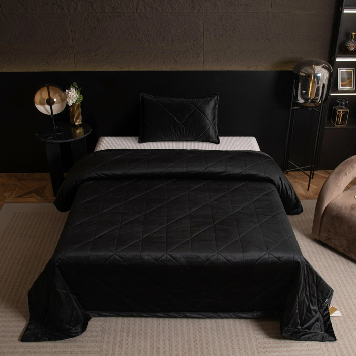 Велюровое покрывало в клетку и одна наволочка OVL047