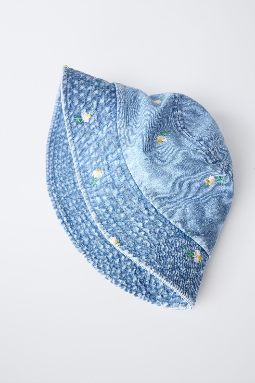 ZARA ДЖИНСОВАЯ ПАНАМА С ЦВЕТОЧНЫМ УЗОРОМ, СИНИЙ