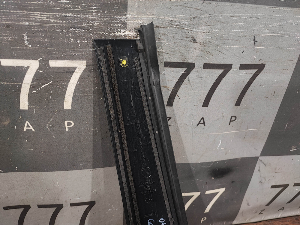 Накладка стойки задней левой Toyota Camry (XV70) 17-нв Б/У Оригинал 7576233100