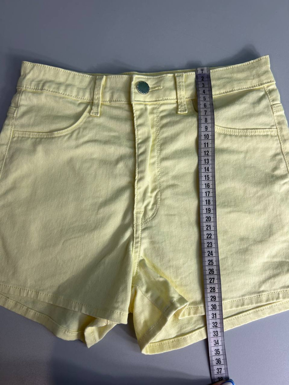 Шорты солнечного цвета, маркировка 34, визуально на 40 размер