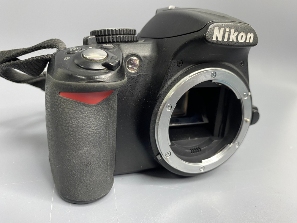 Nikon D3100 32.300 кадров