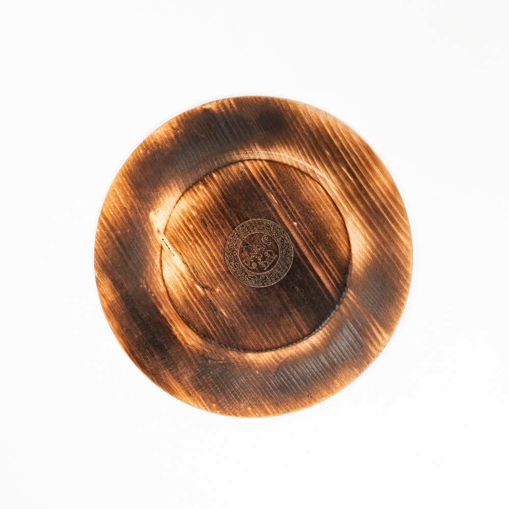 Деревянная плоская тарелка из древесины сибирского кедра. T185