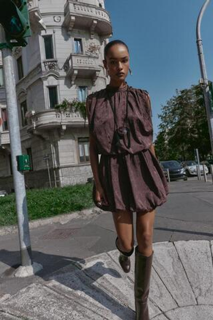 ZARA МИНИ-ПЛАТЬЕ ОБЪЕМНОЕ ИЗ ЖАККАРДА, КОРИЧНЕВЫЙ