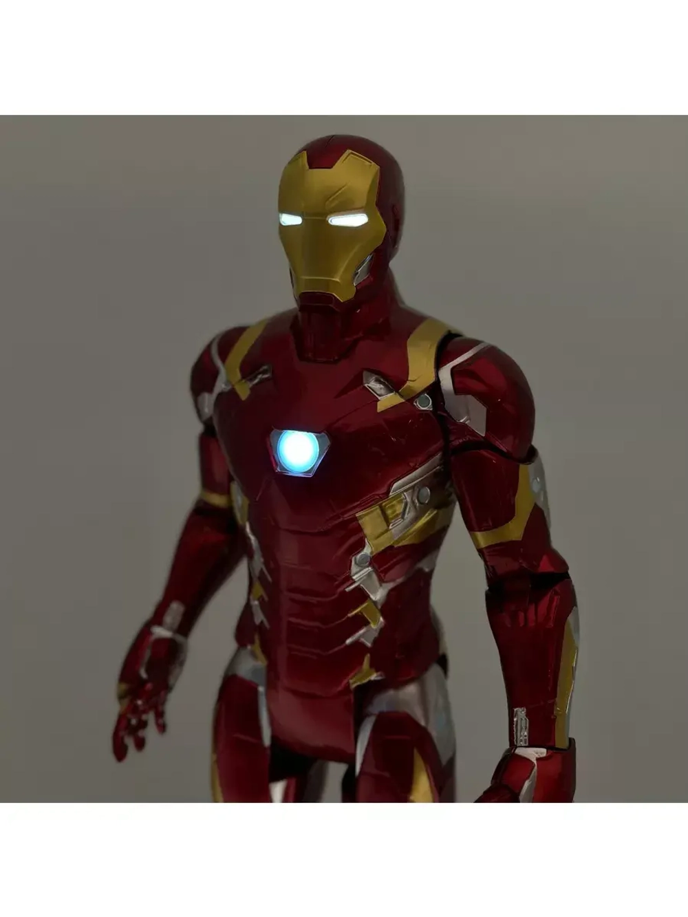 Фигурка Железный человек Marvel ZD Toys 1607-02 свет